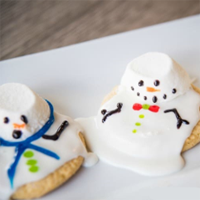 Biscuits fondus au bonhomme de neige - Somewhat Simple - Recette préférée de Mme Claus